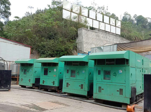 大冶先进的应急发电机系统中智能监测和控制系统如何确保电压稳定？